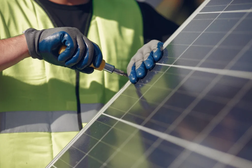 maintenance de panneaux solaires